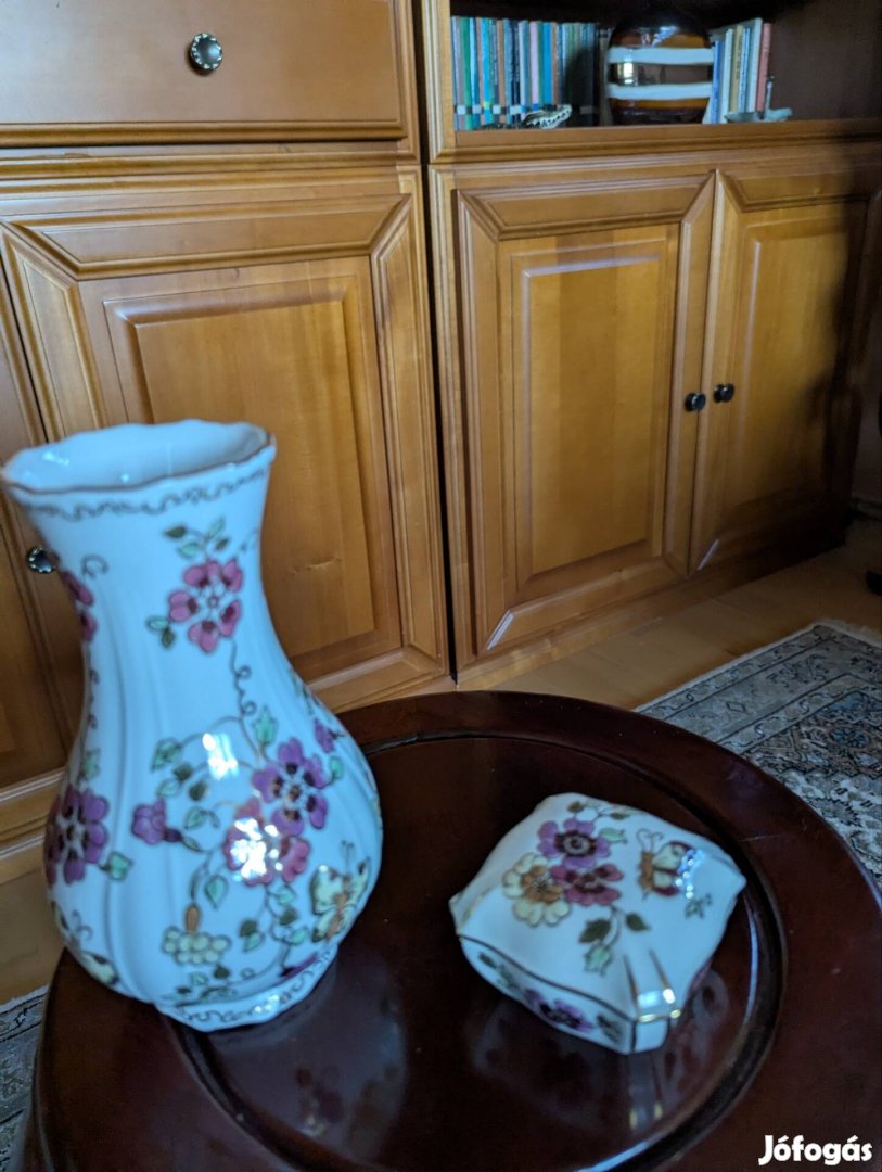 Zsolnay porcelán váza díszdobozzal