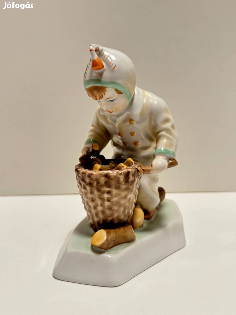 Zsolnay rőzsét gyűjtő fiú / gyermek porcelán figura hibátlan állapotba