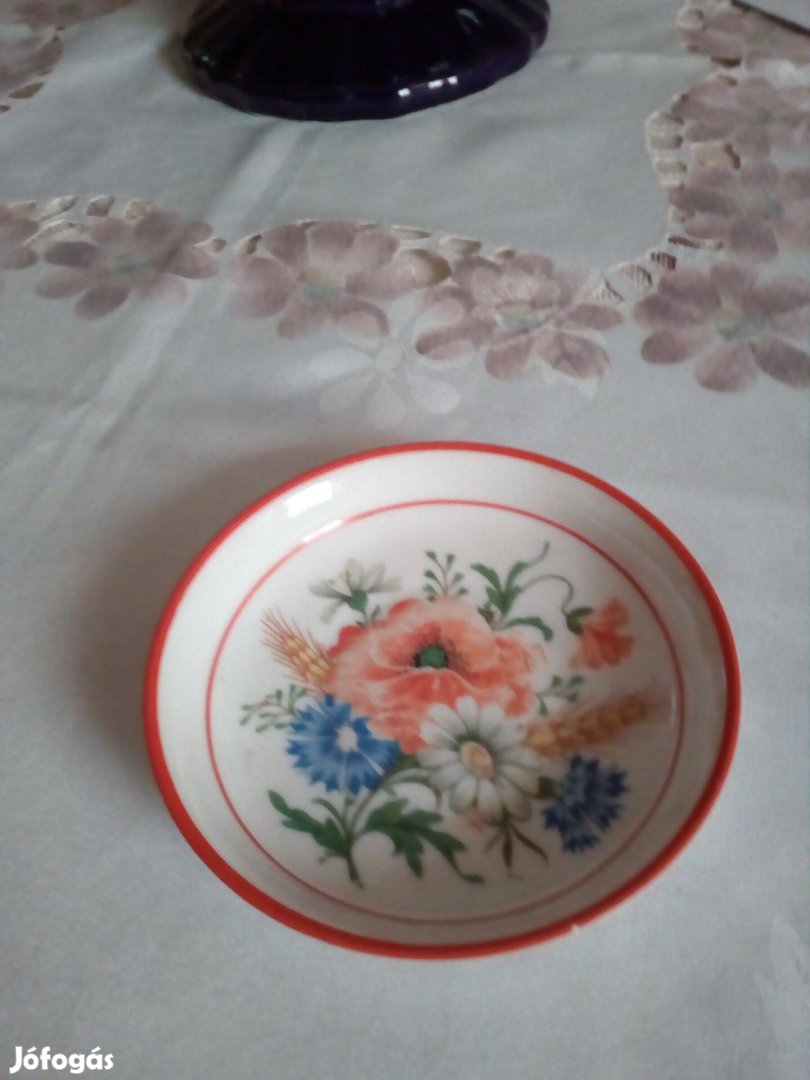 Zsolnay sorszámozott porcelán kis tányér eladó!