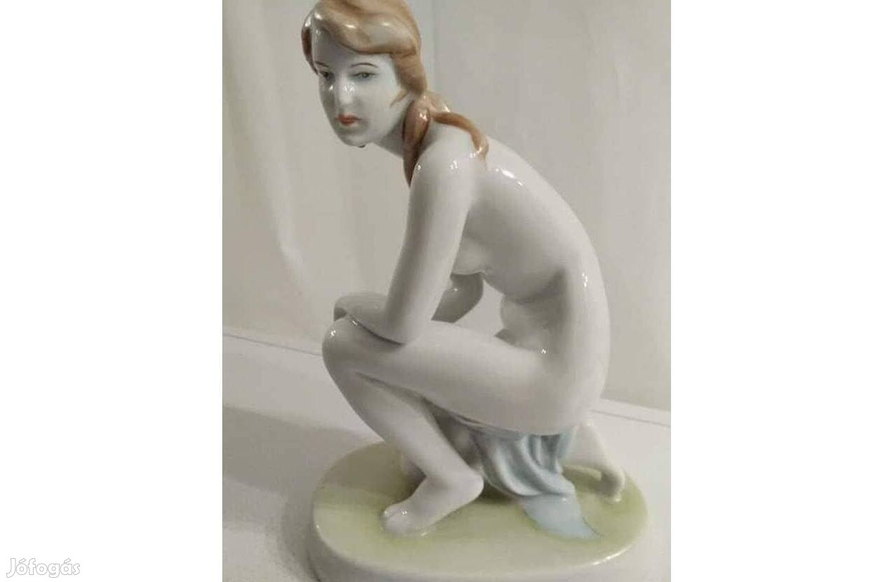 Zsolnay térdepelő női akt porcelán színesben eladó!