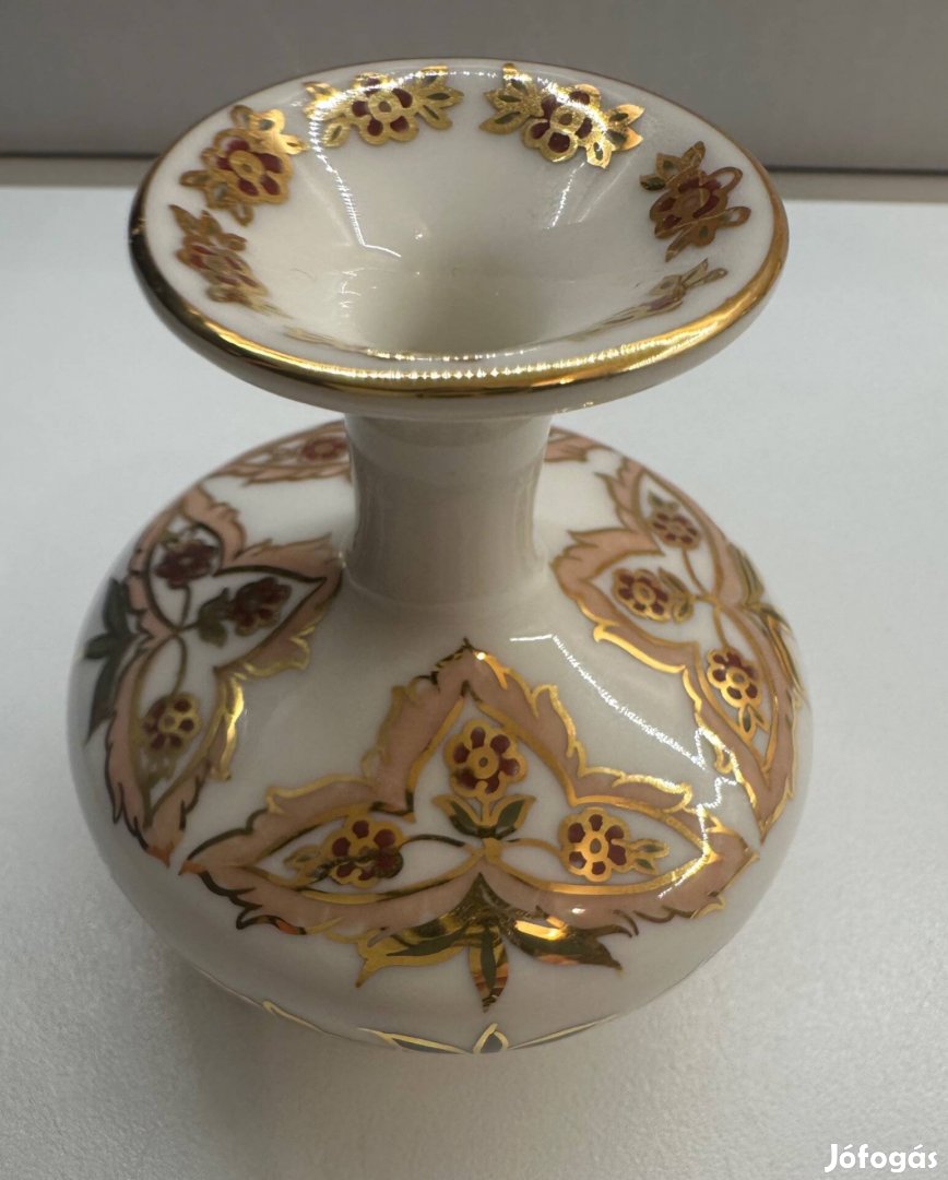 Zsolnay virágos perzsa váza,18 karátos arany díszítéssel
