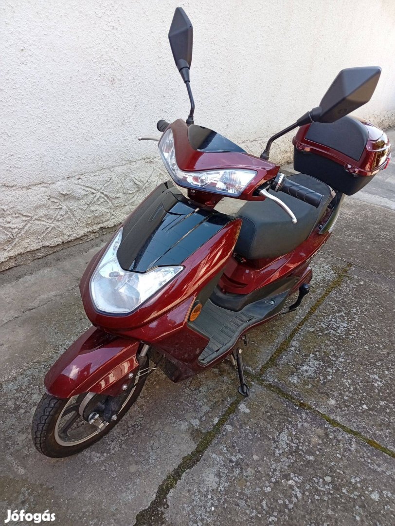 Ztech 27 elektromos kerékpár/robogó