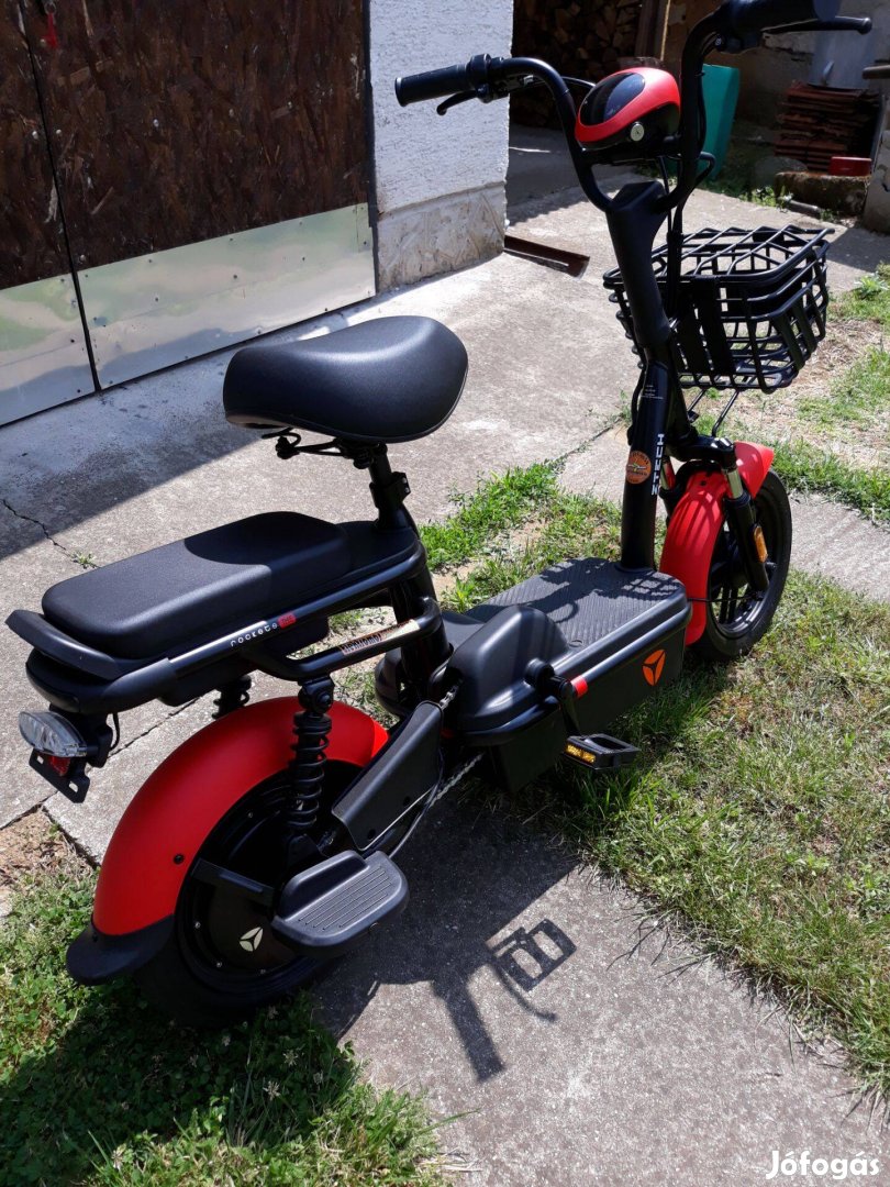 Ztech ZT-02 elektromos, akkus robogó (1_2)