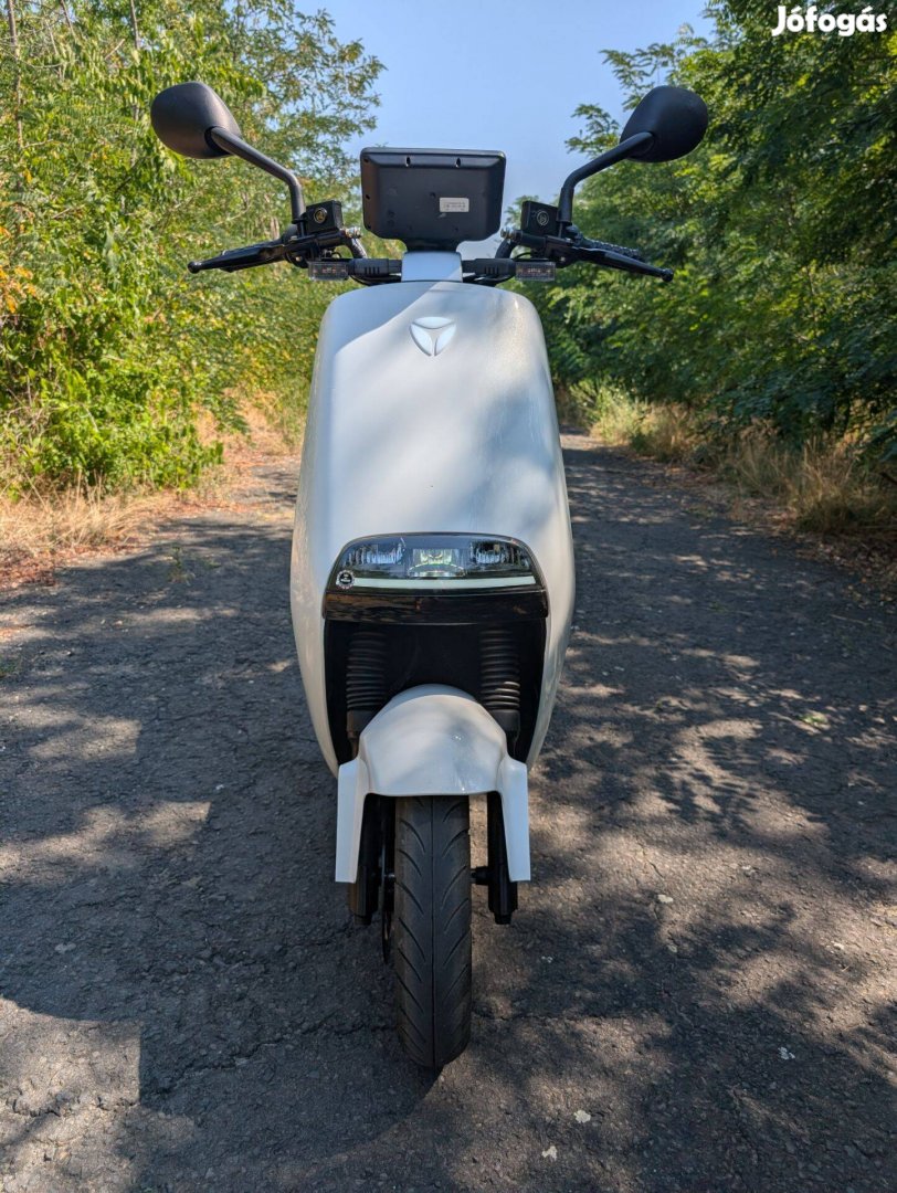 Ztech ZT-21 Yadea G5 ECO Grafén - Elektromos Robogó
