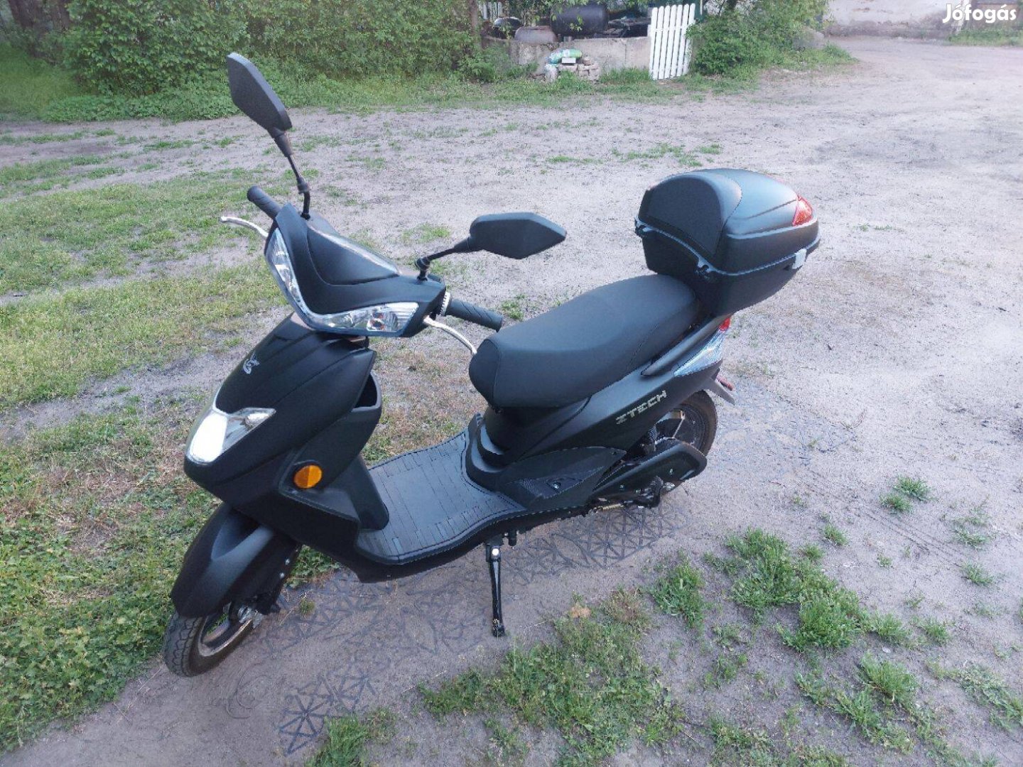 Ztech ZT 27B elektromos robogó