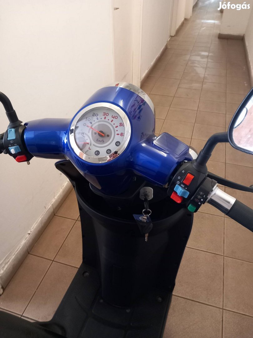 Ztech yadea királykék moped