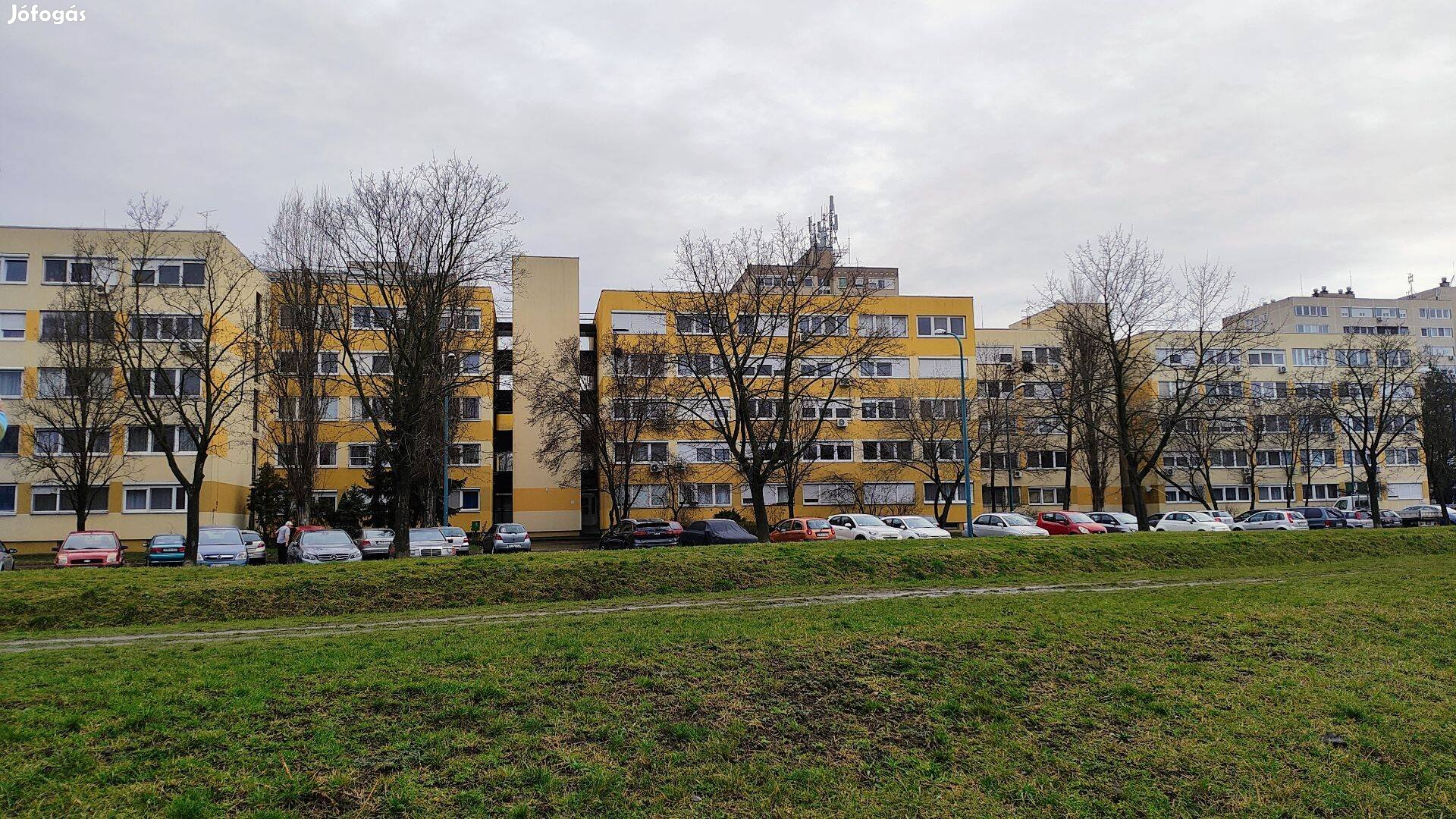 Zuglóban a Füredi lakótelepen csendes garzon