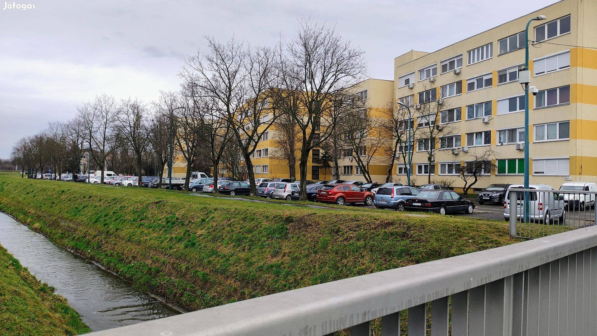 Zuglóban a Füredi lakótelepen csendes garzon