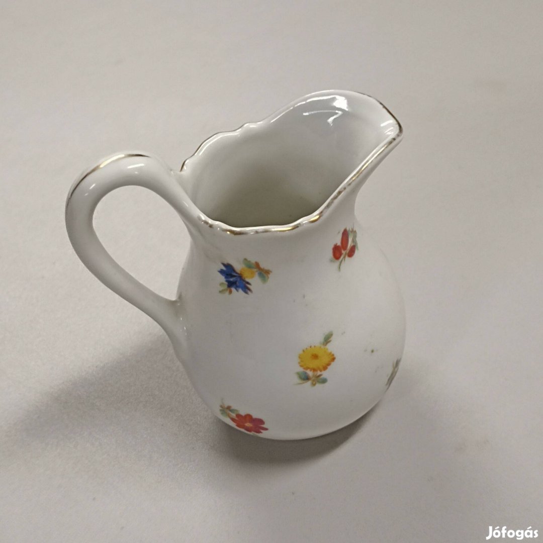 (114) Porcelán tejkiöntő Zsolnai 10 cm