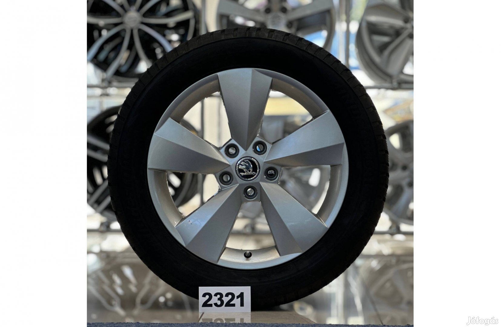 (2321) Skoda 17 gyári alufelni felni, 5x112, 215/55 téli gumi, Superb