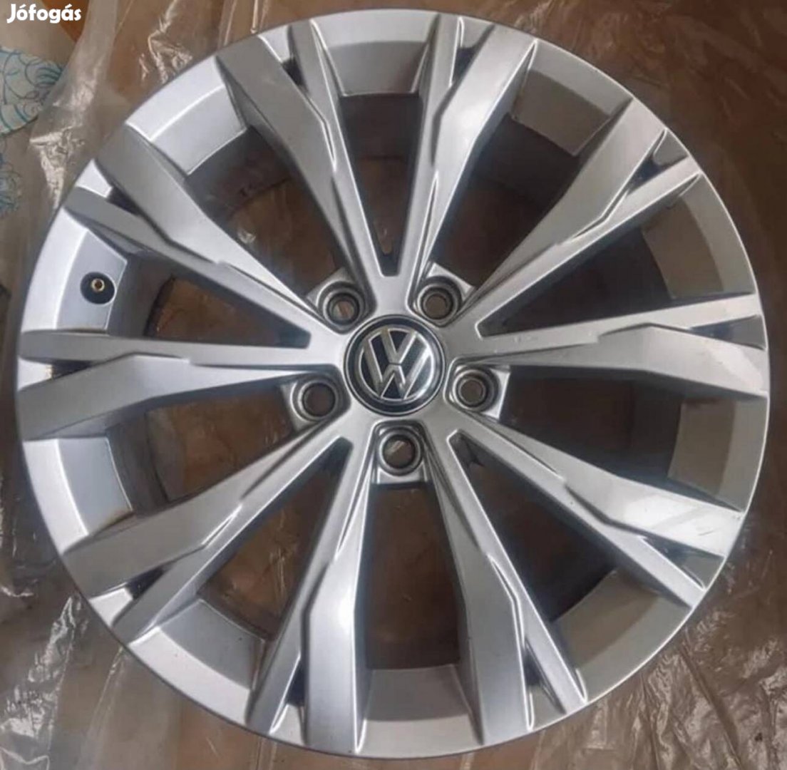 A 17es gyári alufelni 5x112 Golf  Passat Caddy Tiguan Arteon Jetta