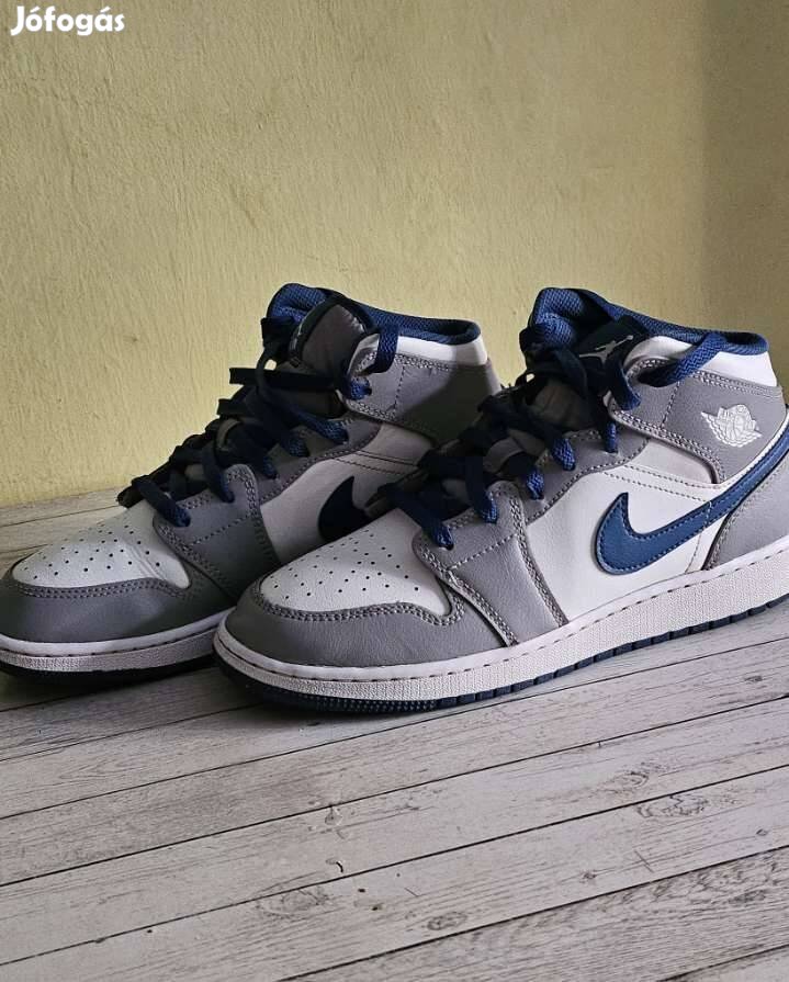 Air Jordan 1 mid true blue cement