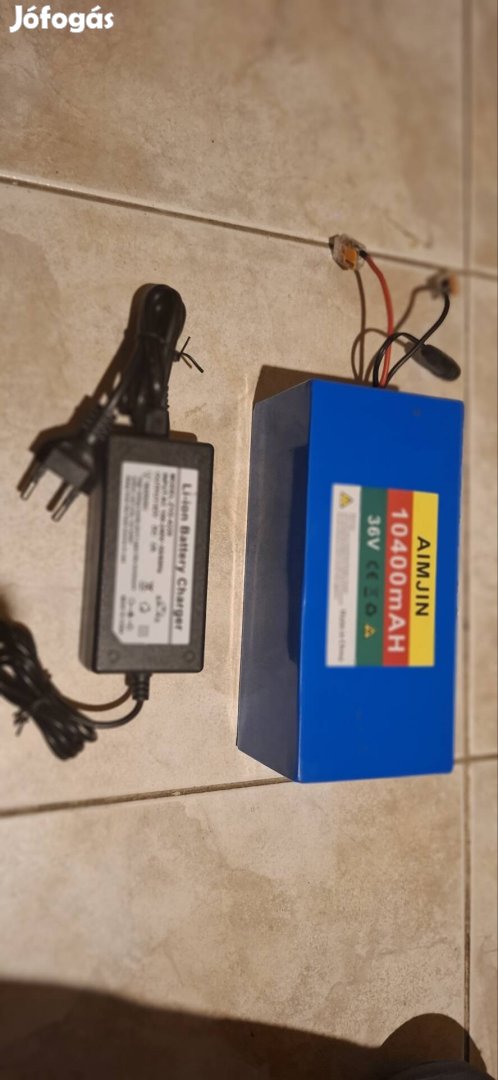 Akkumulátor 36 V. 10.4 Ah + töltő