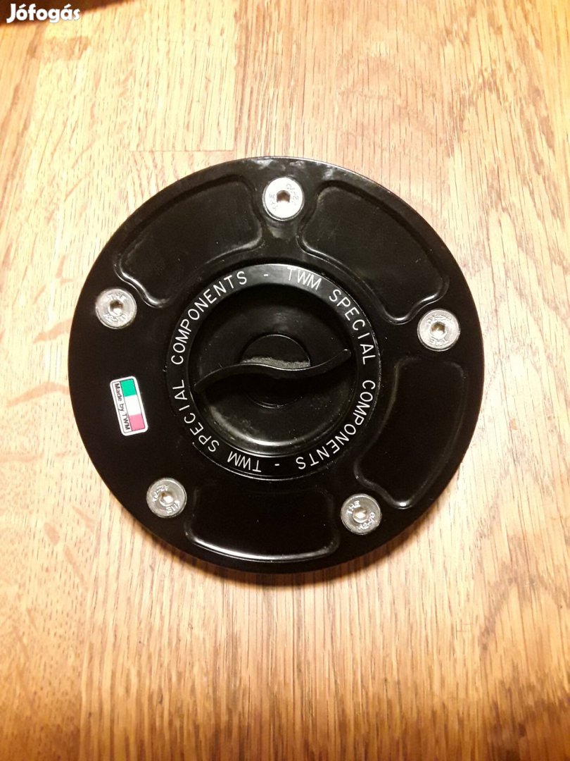 ^Aprilia gyorskioldású tanksapka, komplett/ tuning