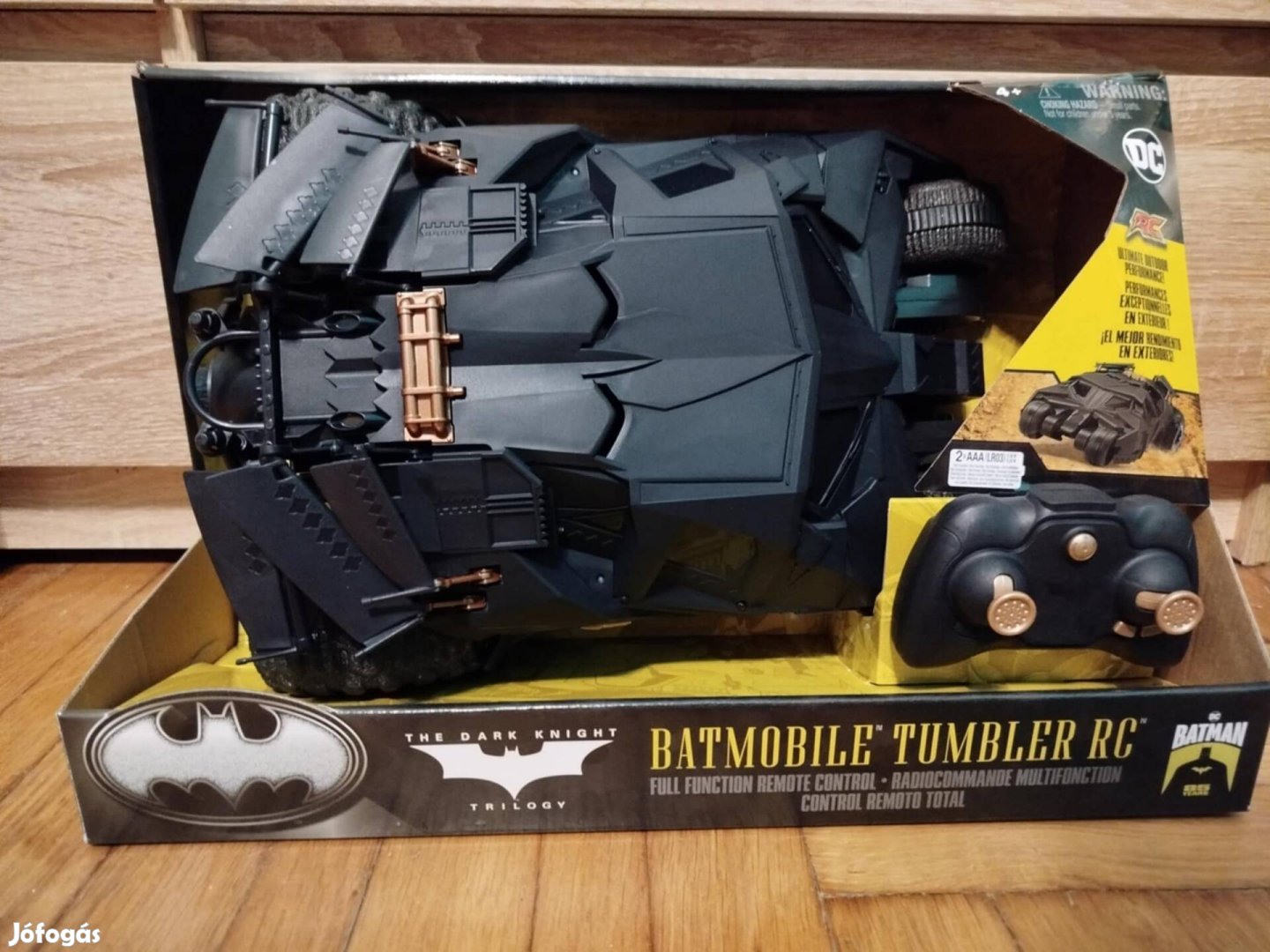 Batmobile 1:15 méretarányú, DC márkájú távirányítós autó