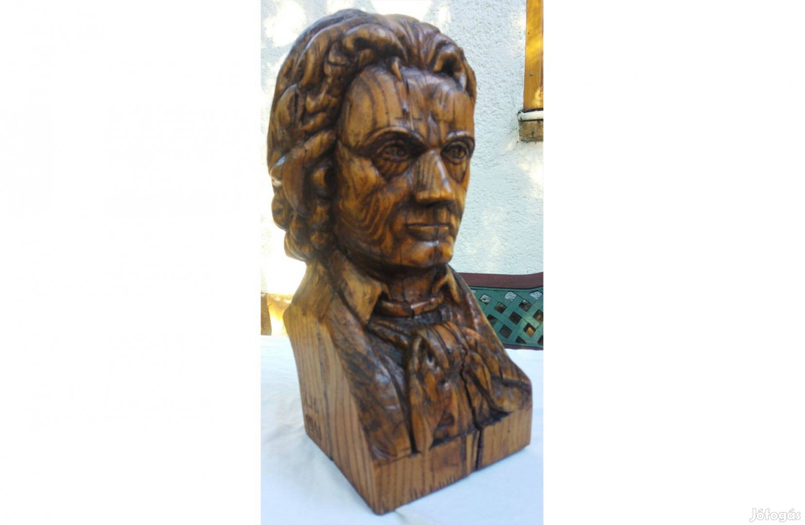 "Beethoven" faragott fa szobor