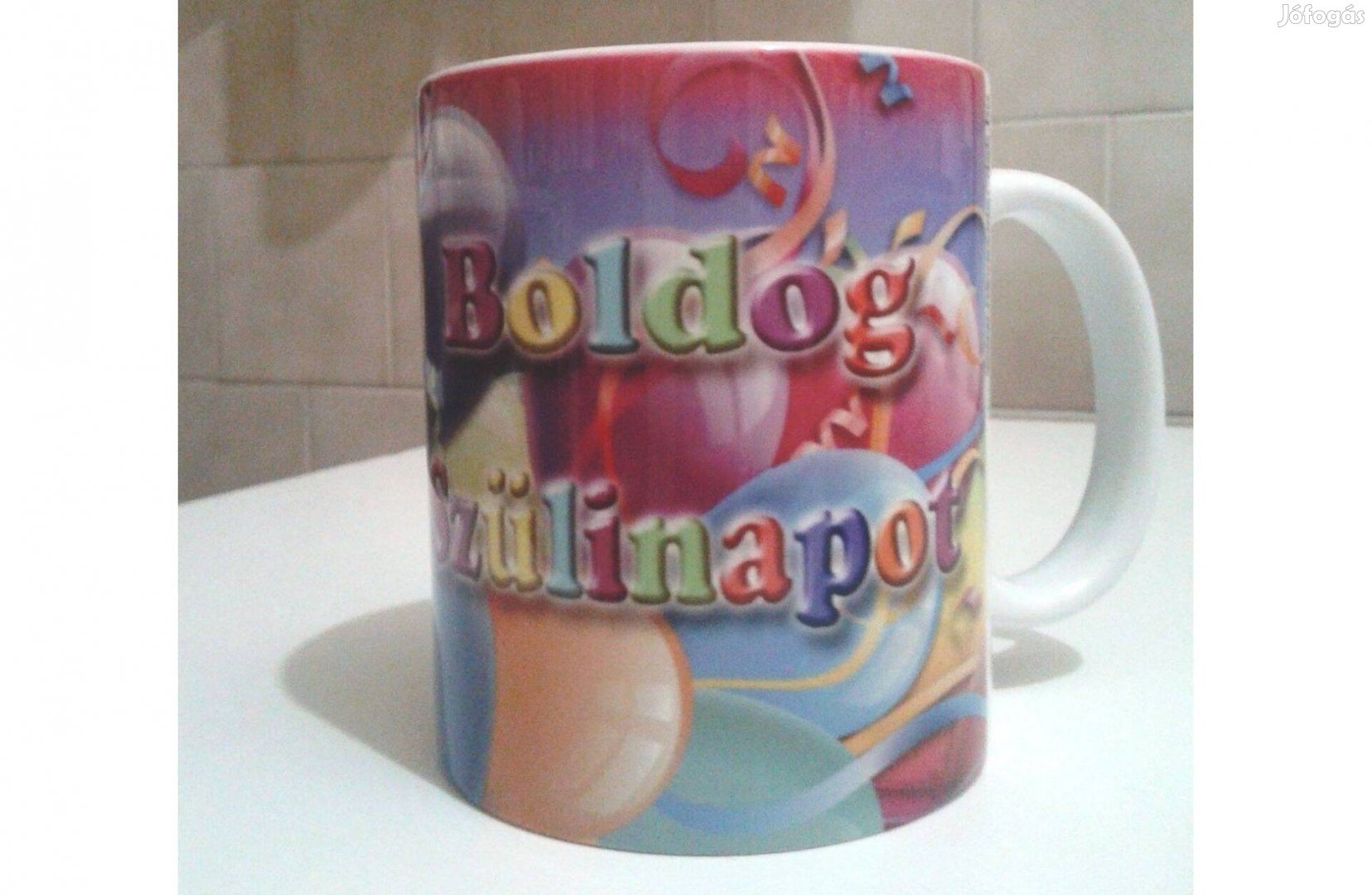 "Boldog születésnapot" feliratú bögre vidám színekkel gyűjteményből