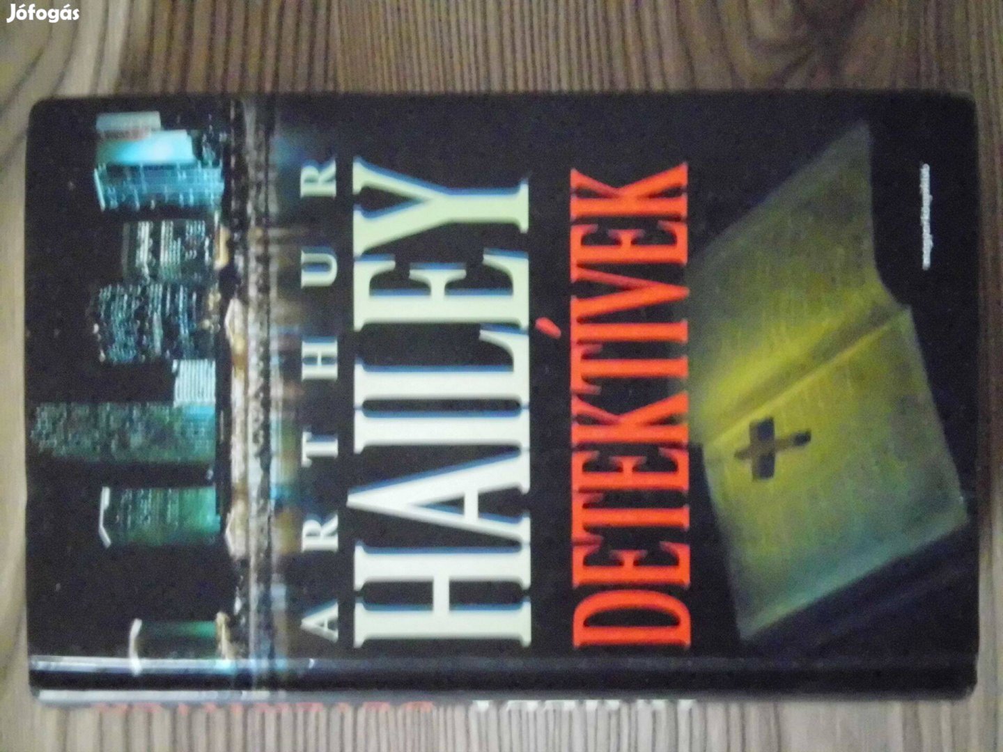 "Detektívek" - Arthur Hailey - könyv eladó!