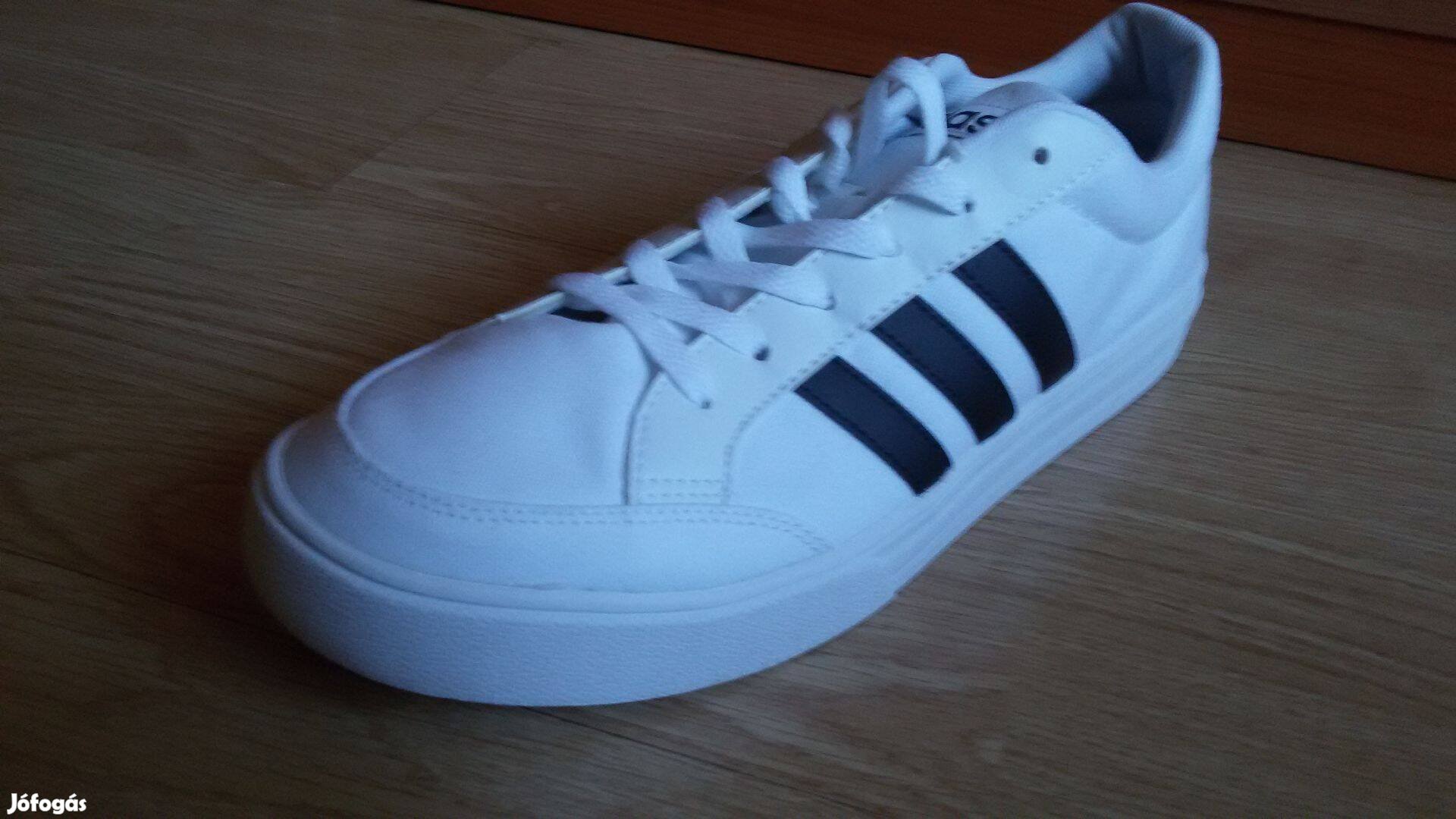 _Eladó új adidas cipő Hervisből hibátlan 46 méret fehér