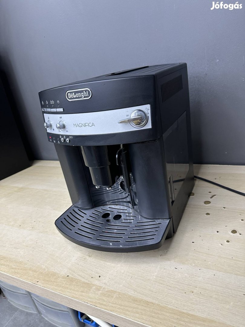 "Fekete" Delonghi Magnifica Eco