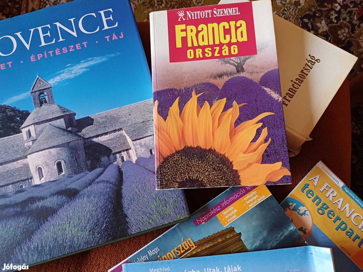 Franciaország útikönyvek, térképek egyben
