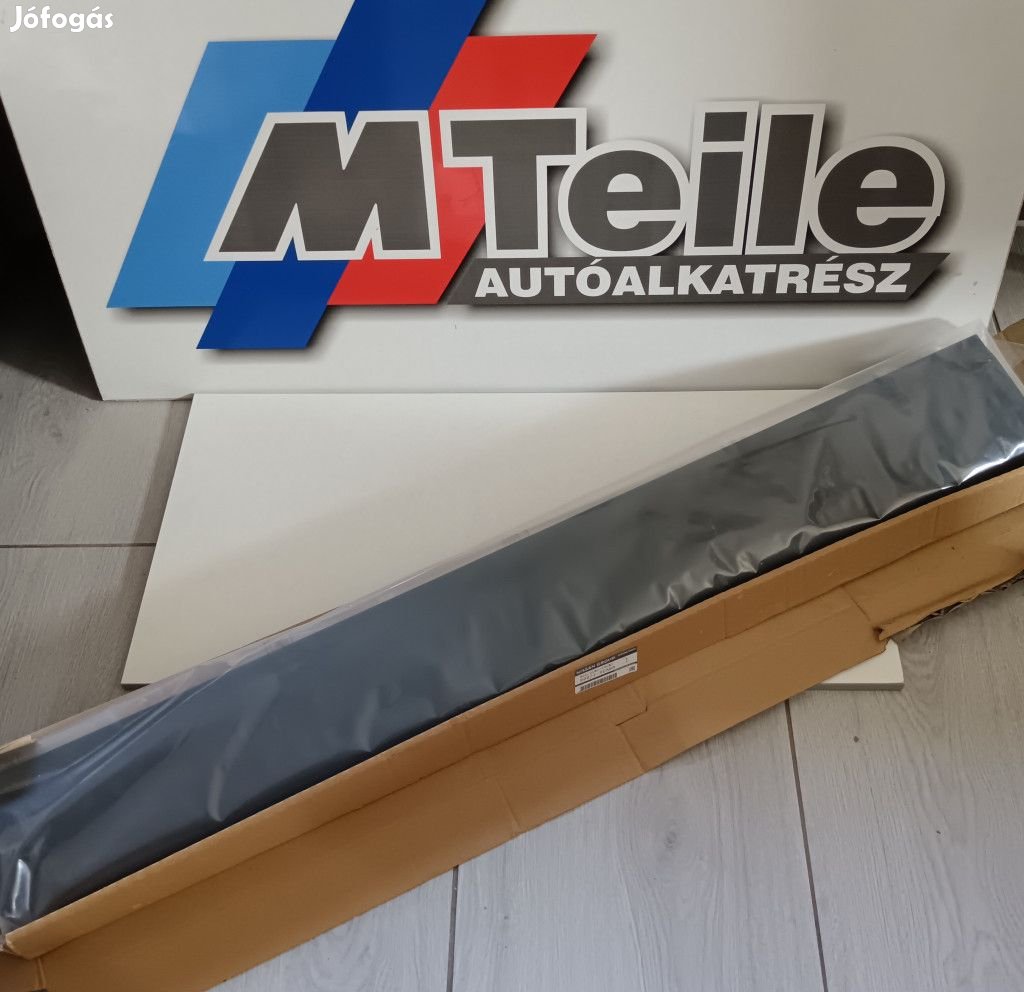 (GYÁRI ÚJ) NISSAN Bal első ajtó díszléc J11