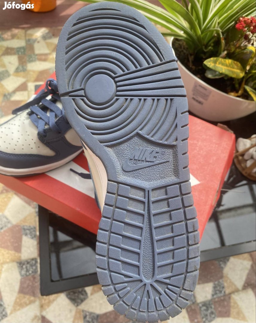 Kék Nike cipő