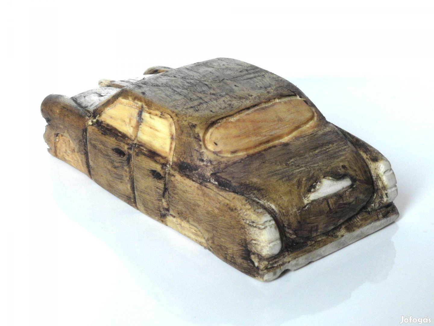 Nem zúg már nem, szignózott fafaragás, autómodell,