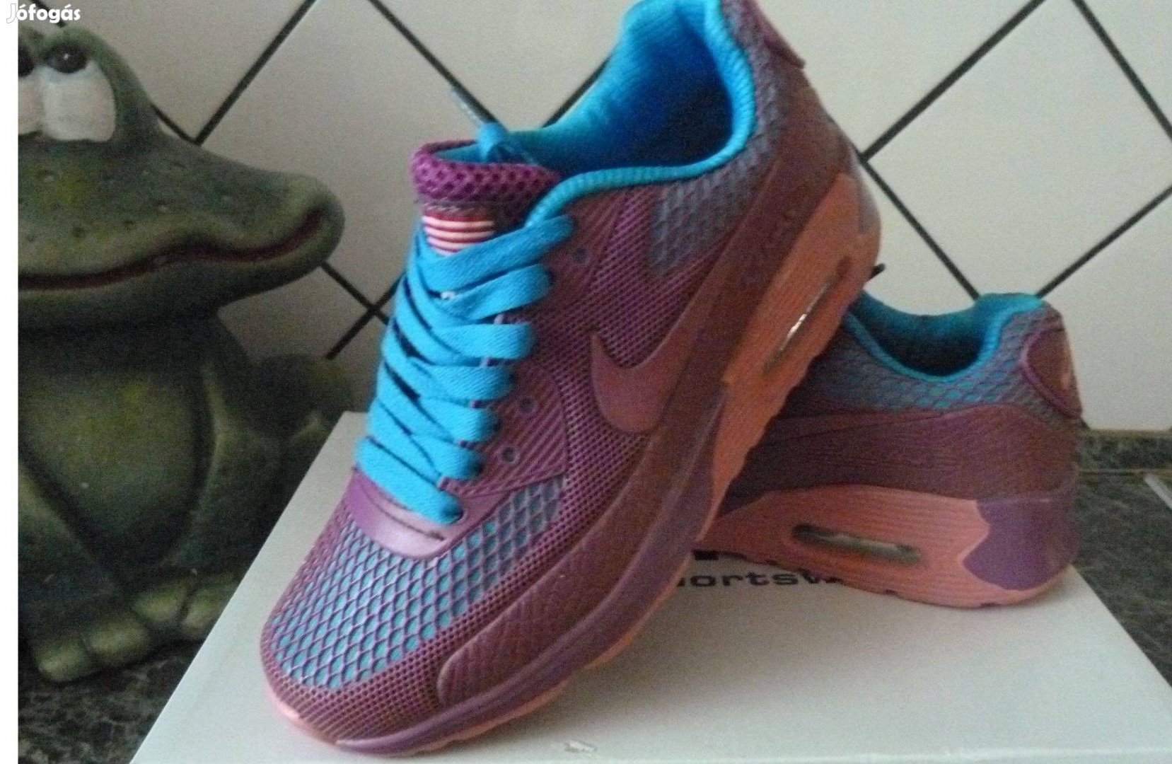 "Nike" Női Sportcipő 37-es