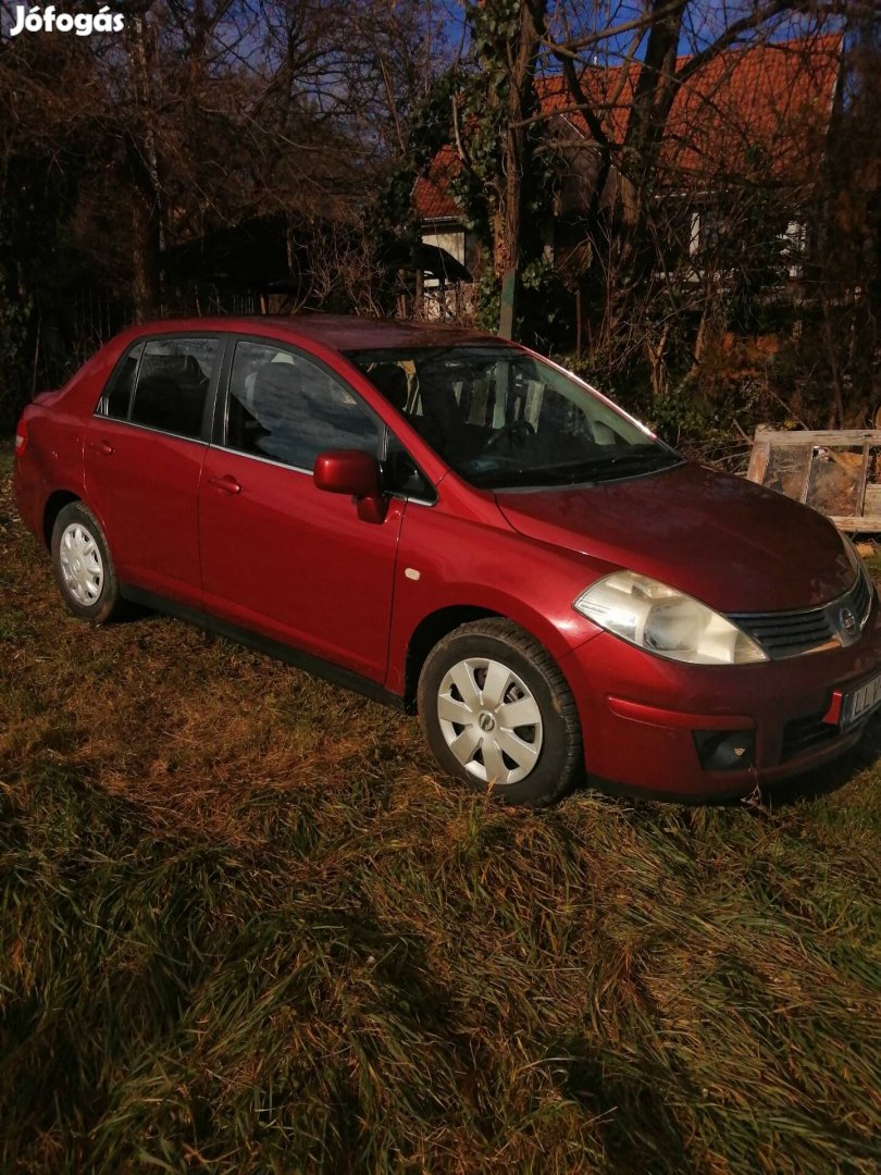 Nissan Tiida 