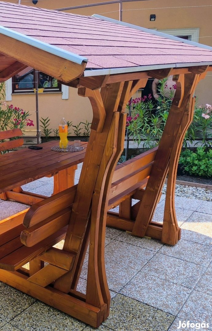 "Sombréró" kiülő nagy árnyékos 10 személy, filagória, kerti bútor pad