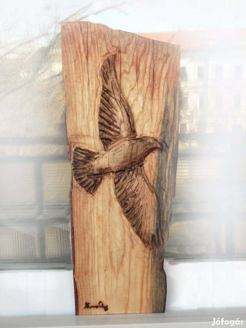 Szárnyalás Kézzel faragott fa dombormű, szignózott fafaragás