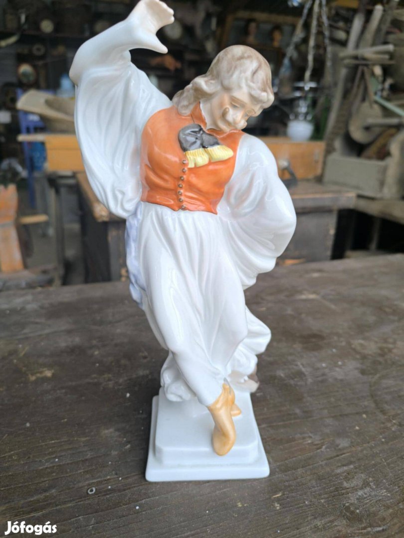 "Táncoló betyár" Herendi porcelán szobor