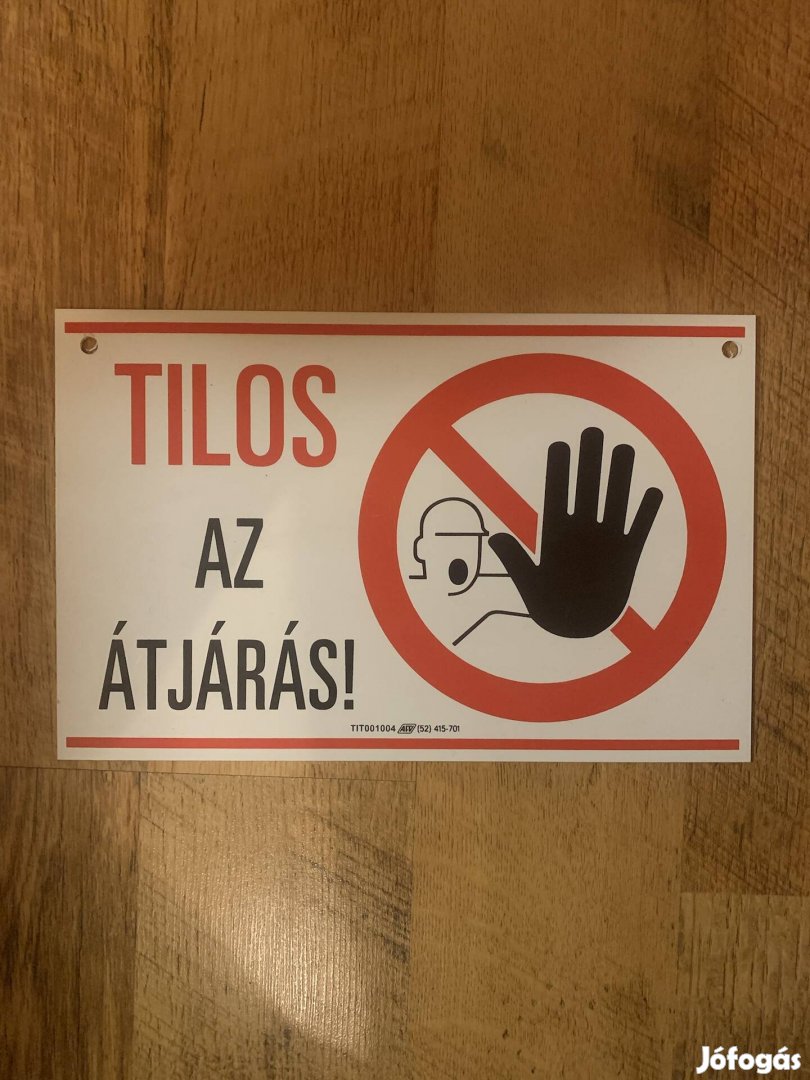 "Tilos az átjárás!" tábla