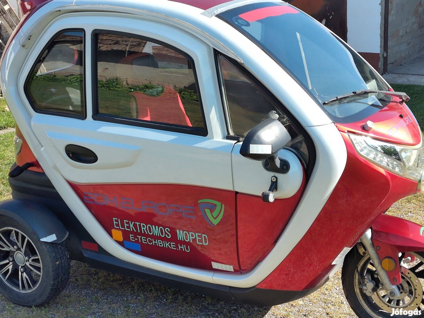 "Tökhintó" Elektromos háromkerekű segédmotoros kerékpár