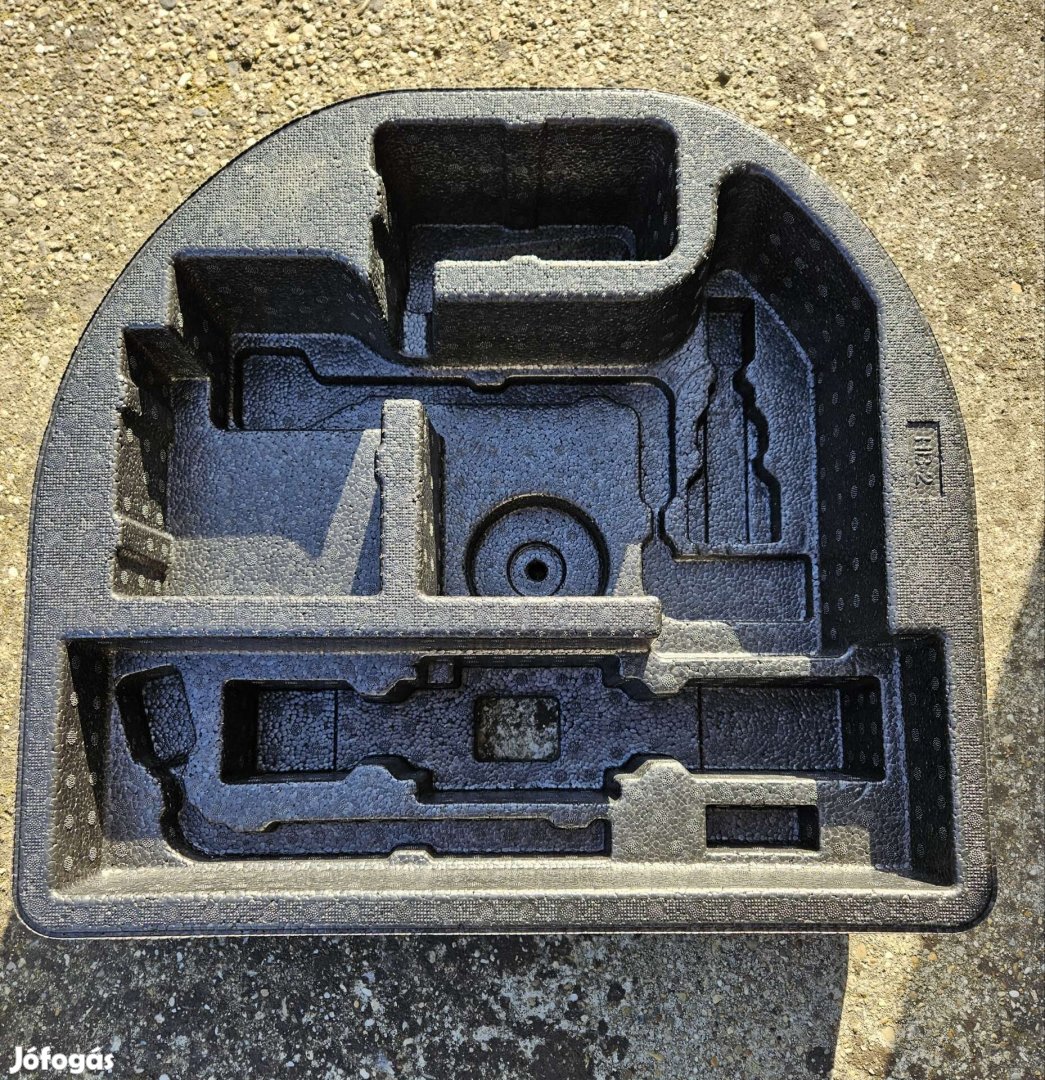 Toyota Auris 2018 pótkerék helyére való gyári hungarocell tároló.