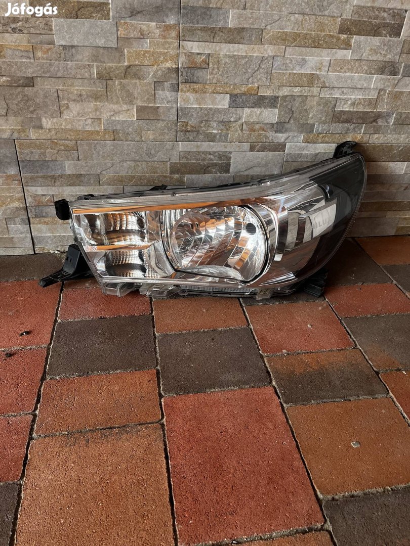 Toyota Hilux 2015 2016 2017 2018 2019 BAL Utasoldali N/S Fényszóró