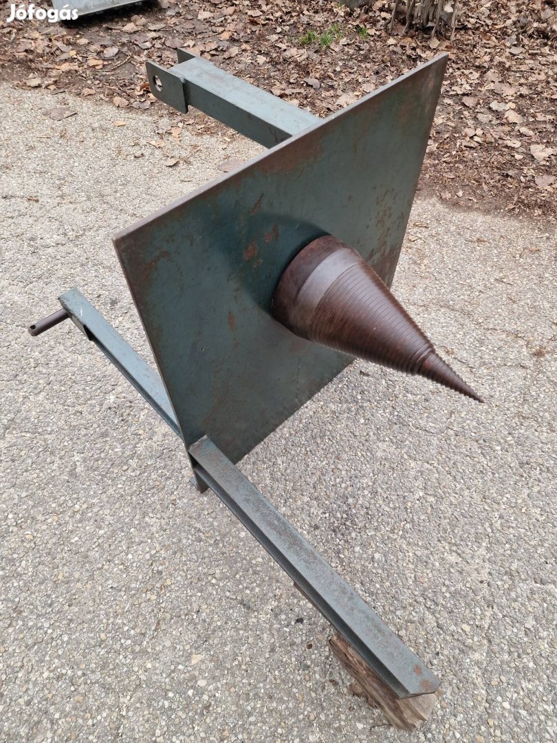 Traktorhajtású kúpos rönkhasító fahasító tüzifahasító  