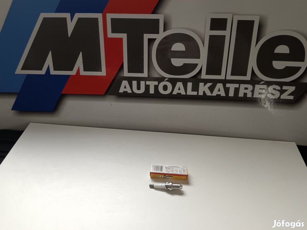 (UTÁNGYÁRTOTT ÚJ) NGK 2397 Gyújtógyertya Audi / Seat / Skoda / Volksw
