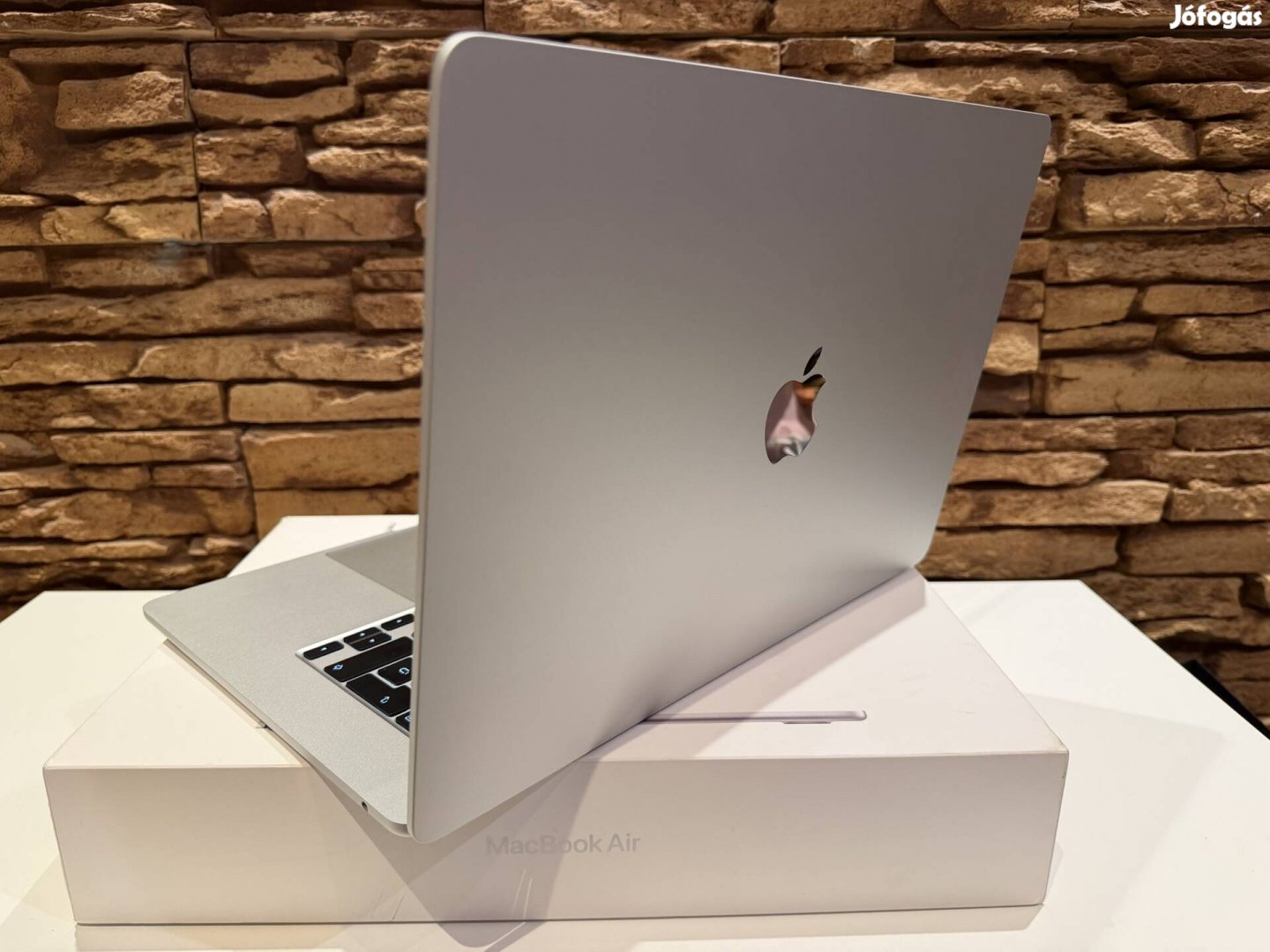 Új Apple Macbook Air M4 15 16 256 silver Magyar Garanciális