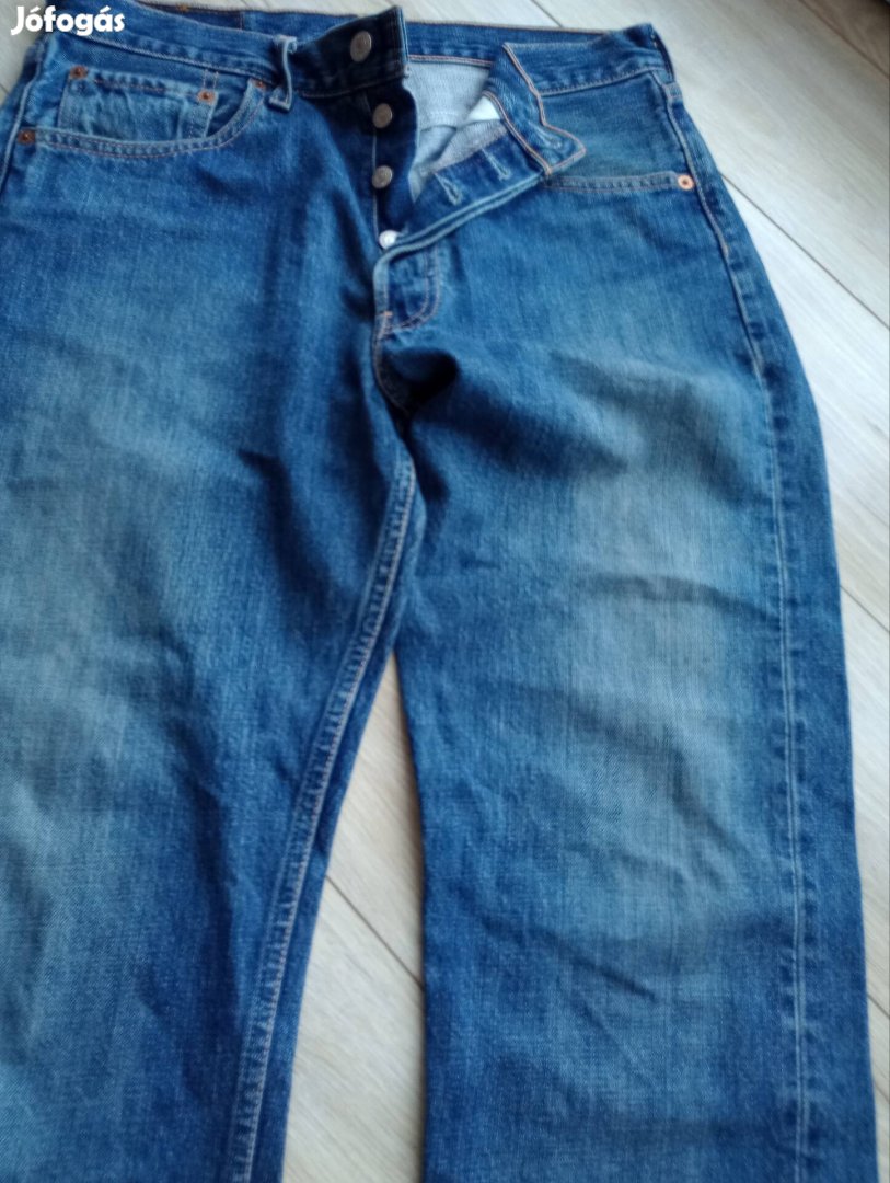 Újszerű férfi hosszú Levi Strauss farmernadrág W31 - L34