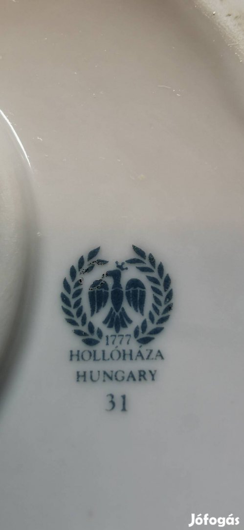 ? Hollóházi Erika talpas tortatál