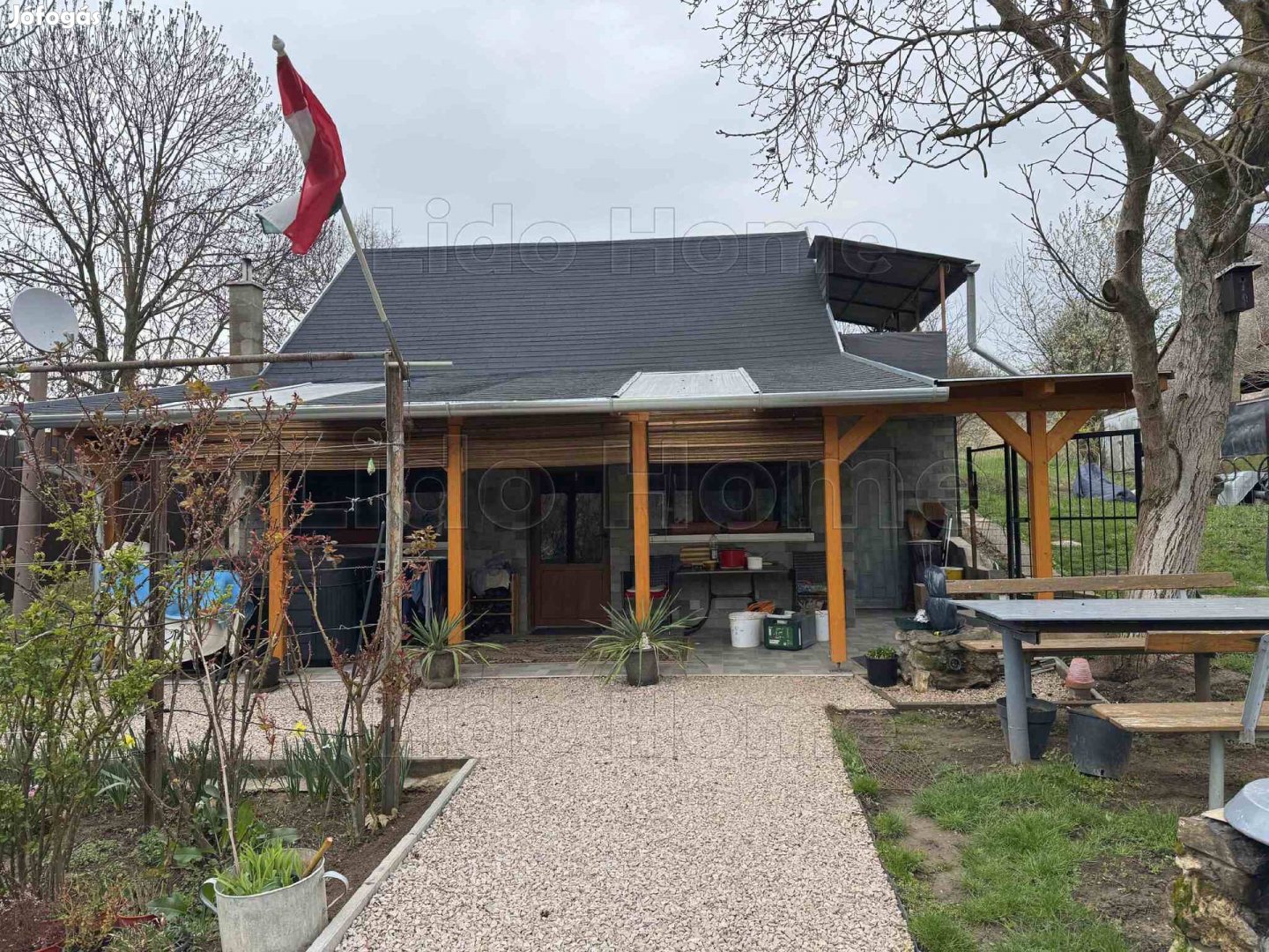 PANORÁMÁS, FELÚJÍTOTT NYARALÓ ELADÓ ZAMÁRDIBAN