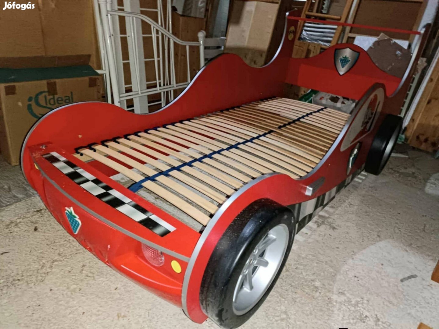 RaktárürítesVersenyautó kialakítású ágy
