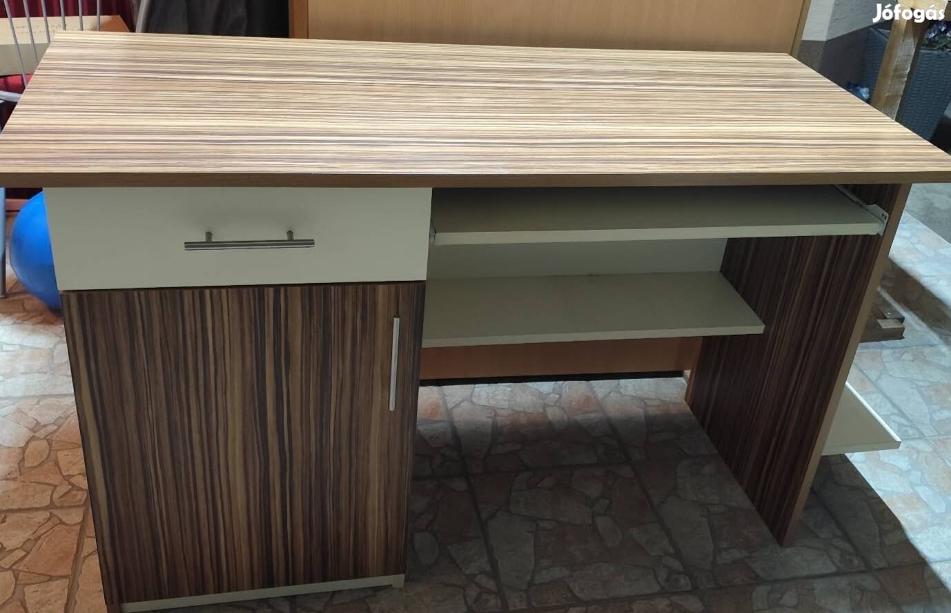 egyedi íróasztal