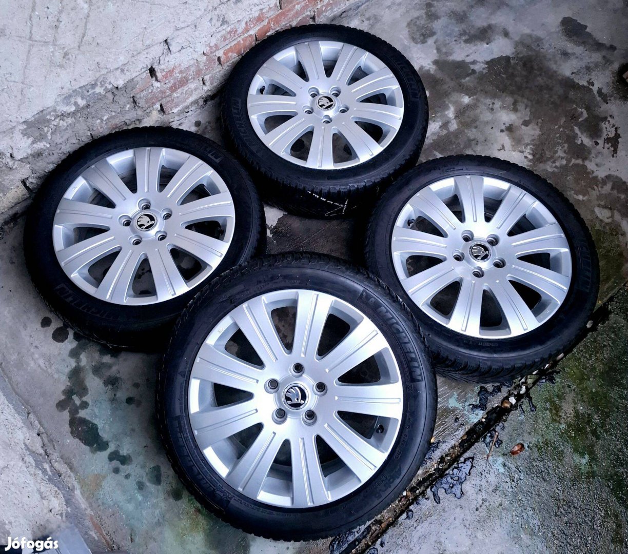 Škoda Flash gyári alufelni 17" 5x112 Téli gumival