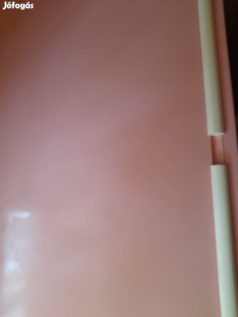 nagyon szép lányos îró asztal keresi új kis otthonát.