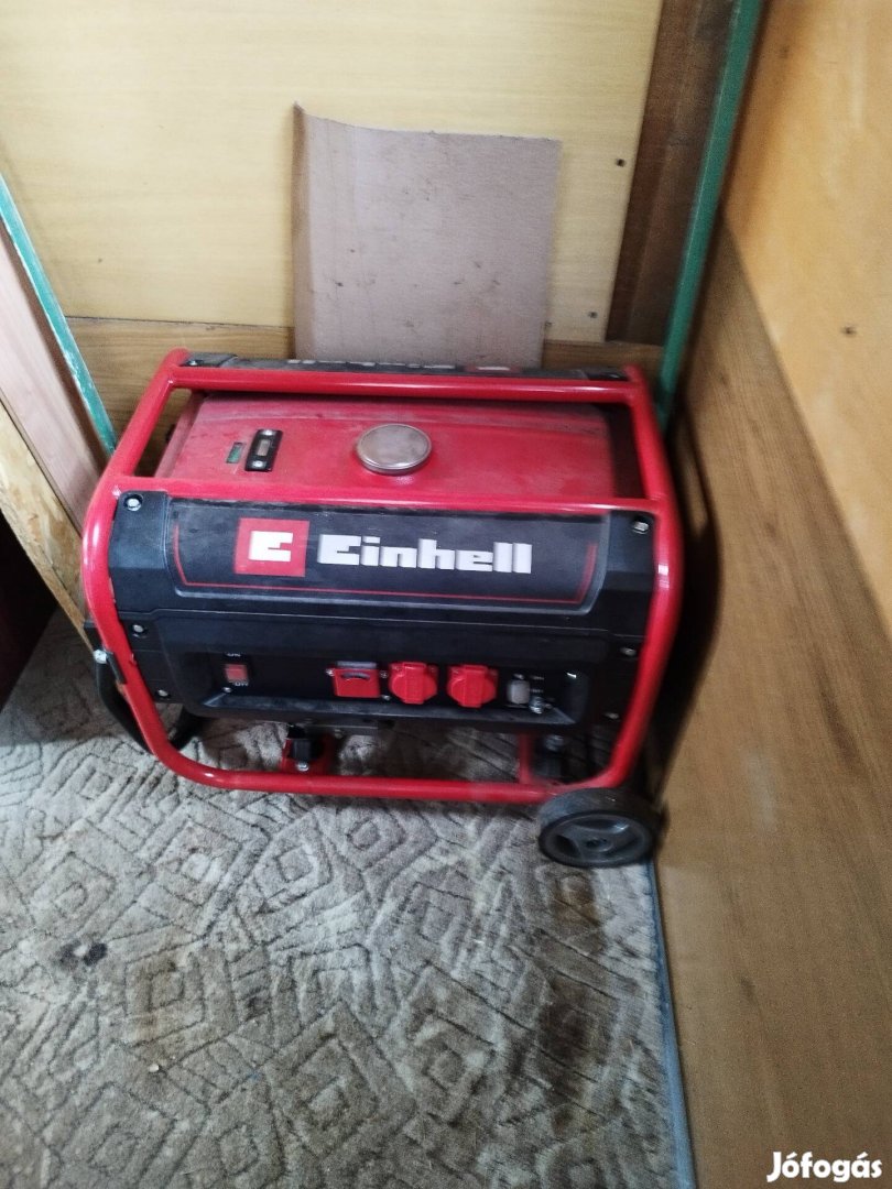 a képen látható áramfejlesztő. 