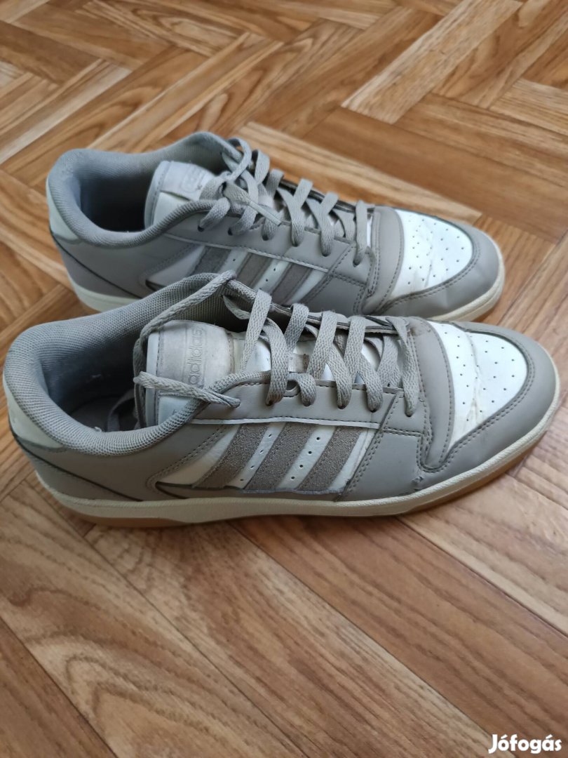 adidas 44-es cipő