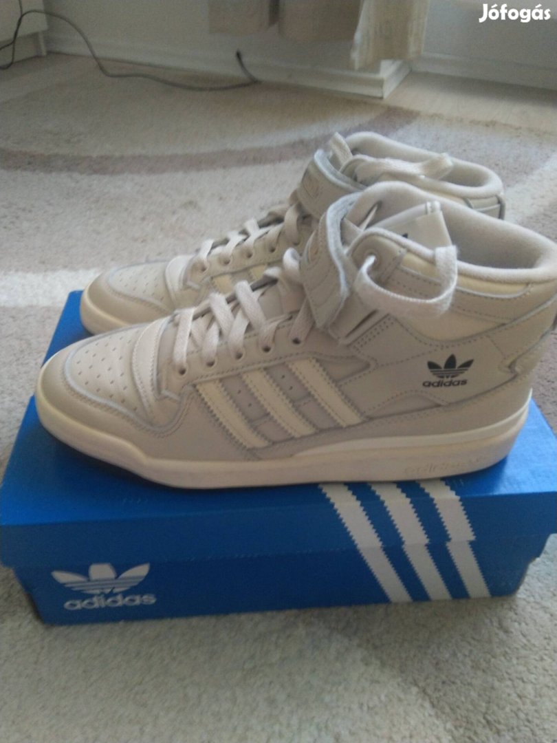 adidas cipő.
